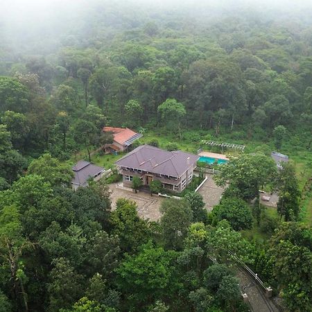 Coffee & Mist Luxury Villa- Comp Breakfast, Pool, Lounge, And Coffee Estate By Stayvista Мадикери Екстериор снимка