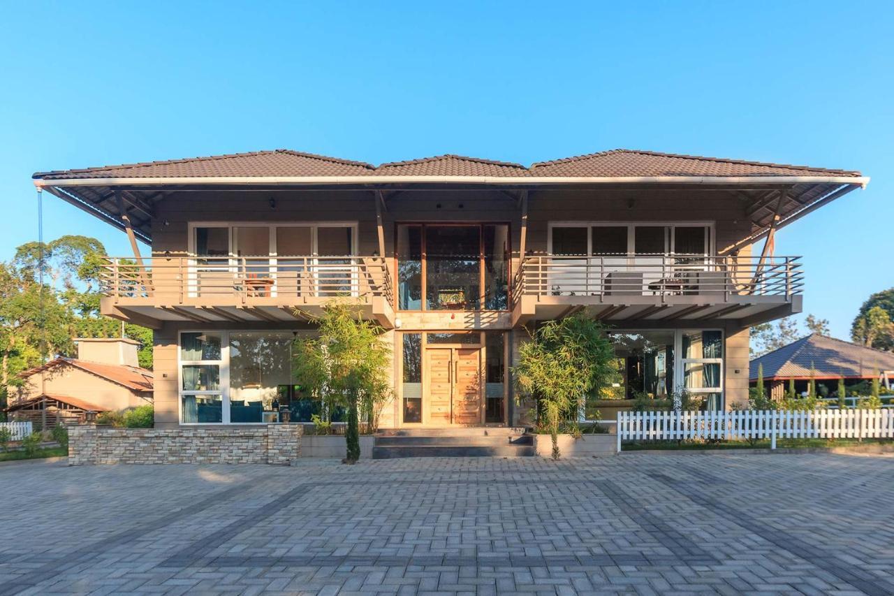 Coffee & Mist Luxury Villa- Comp Breakfast, Pool, Lounge, And Coffee Estate By Stayvista Мадикери Екстериор снимка