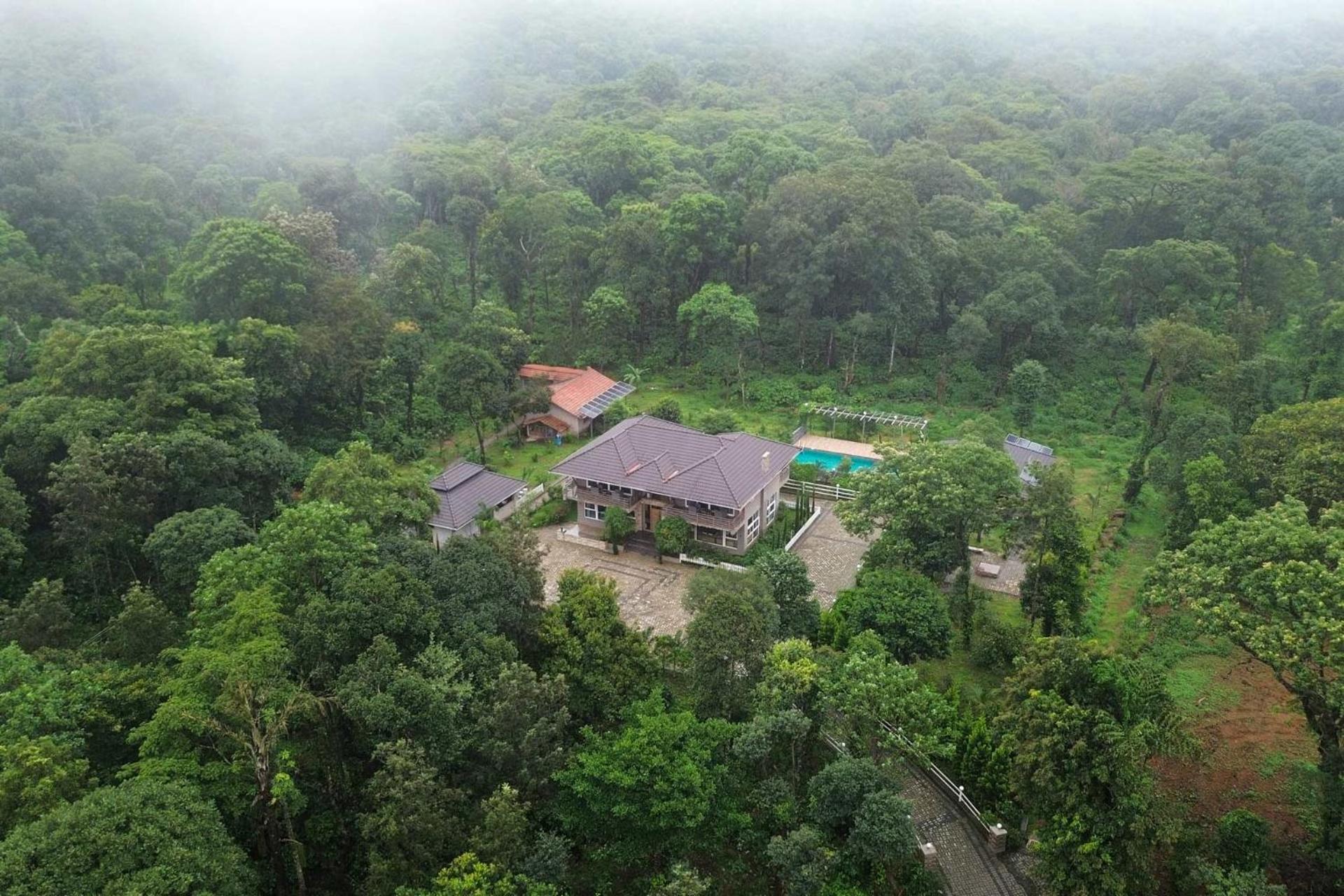 Coffee & Mist Luxury Villa- Comp Breakfast, Pool, Lounge, And Coffee Estate By Stayvista Мадикери Екстериор снимка